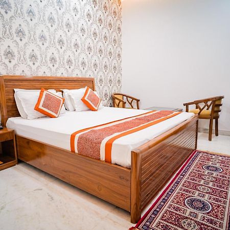 Bed and Breakfast Peepal Tree Residency Near Max Hospital Saket à New Delhi Extérieur photo