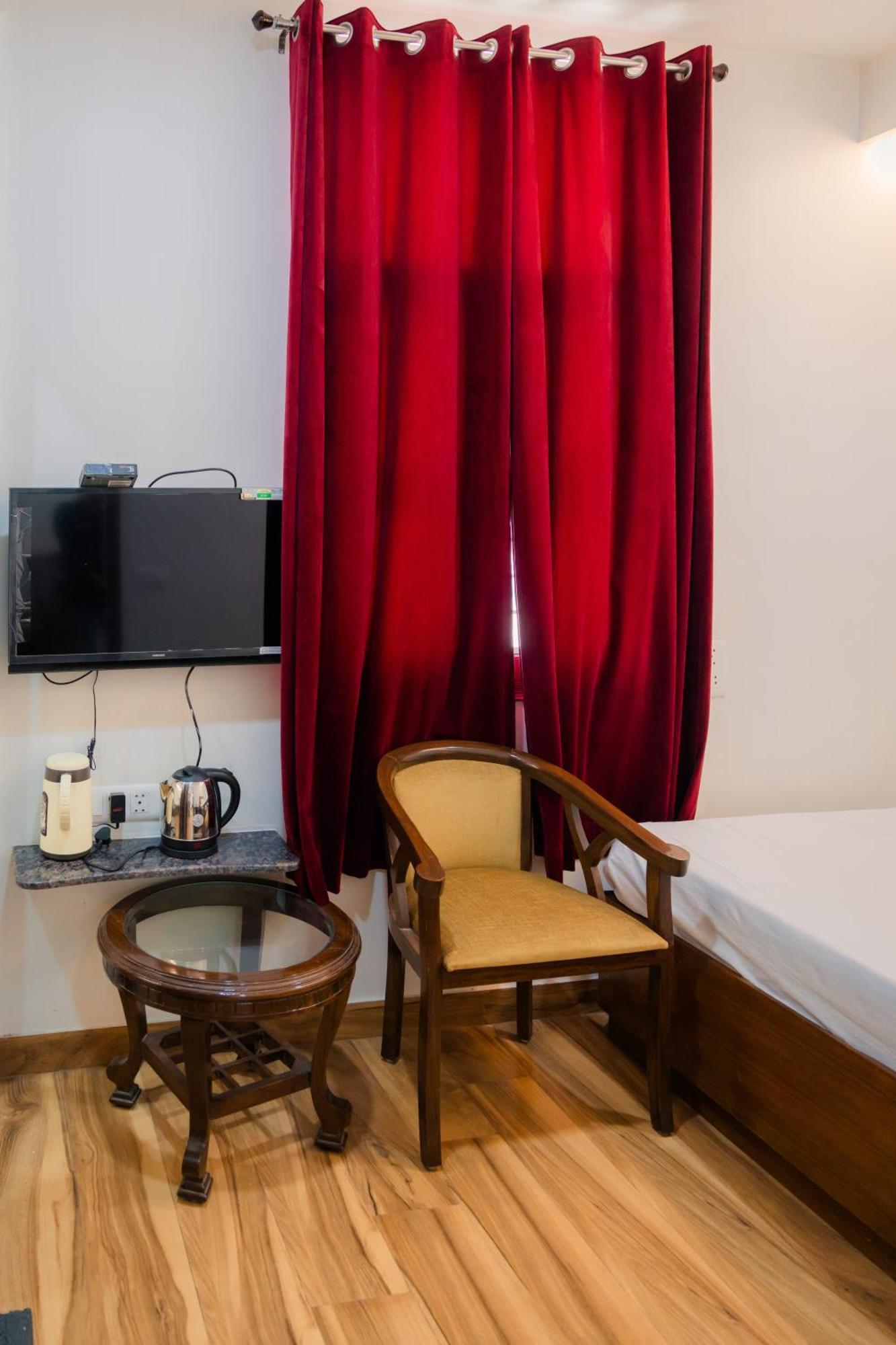 Bed and Breakfast Peepal Tree Residency Near Max Hospital Saket à New Delhi Extérieur photo