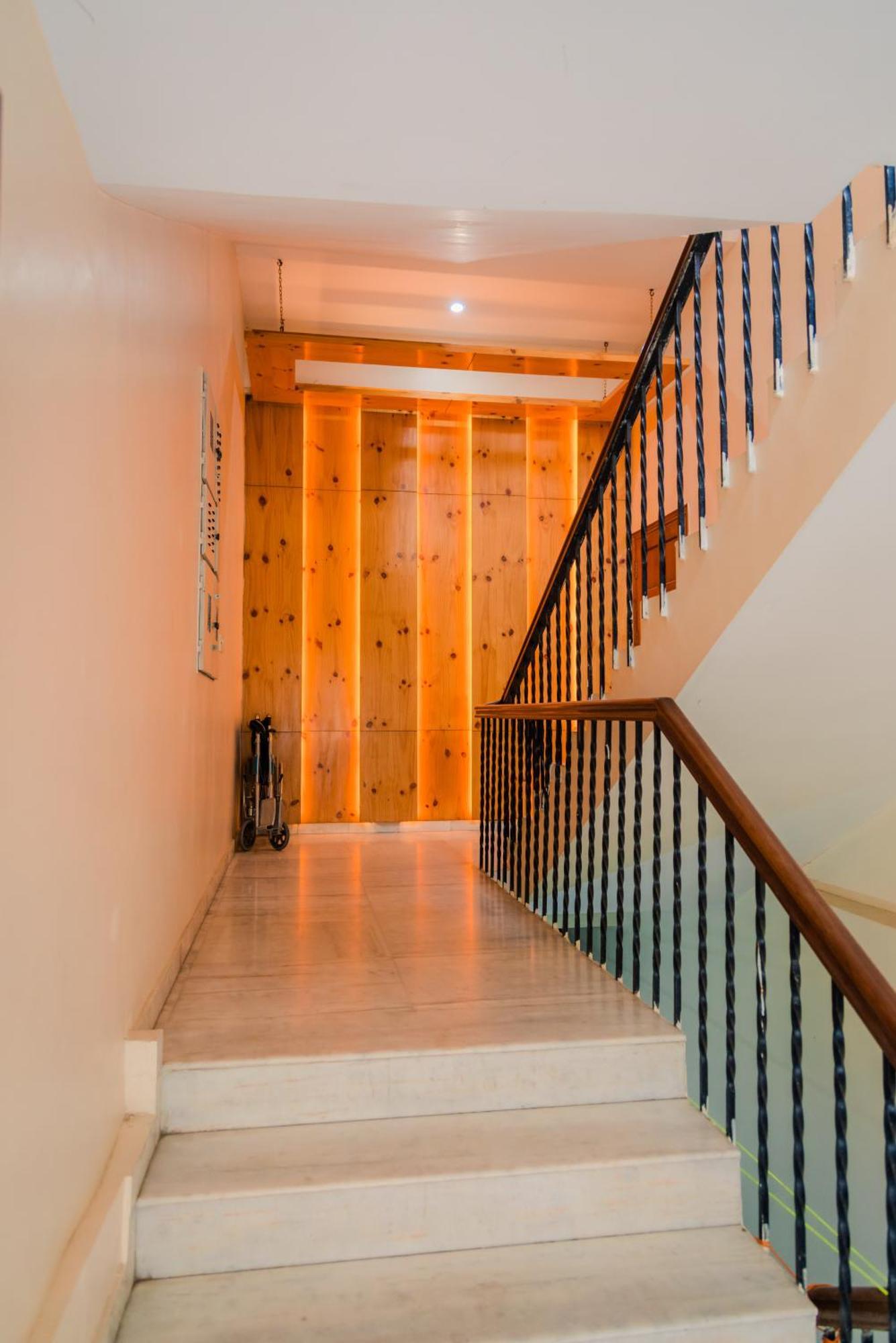 Bed and Breakfast Peepal Tree Residency Near Max Hospital Saket à New Delhi Extérieur photo