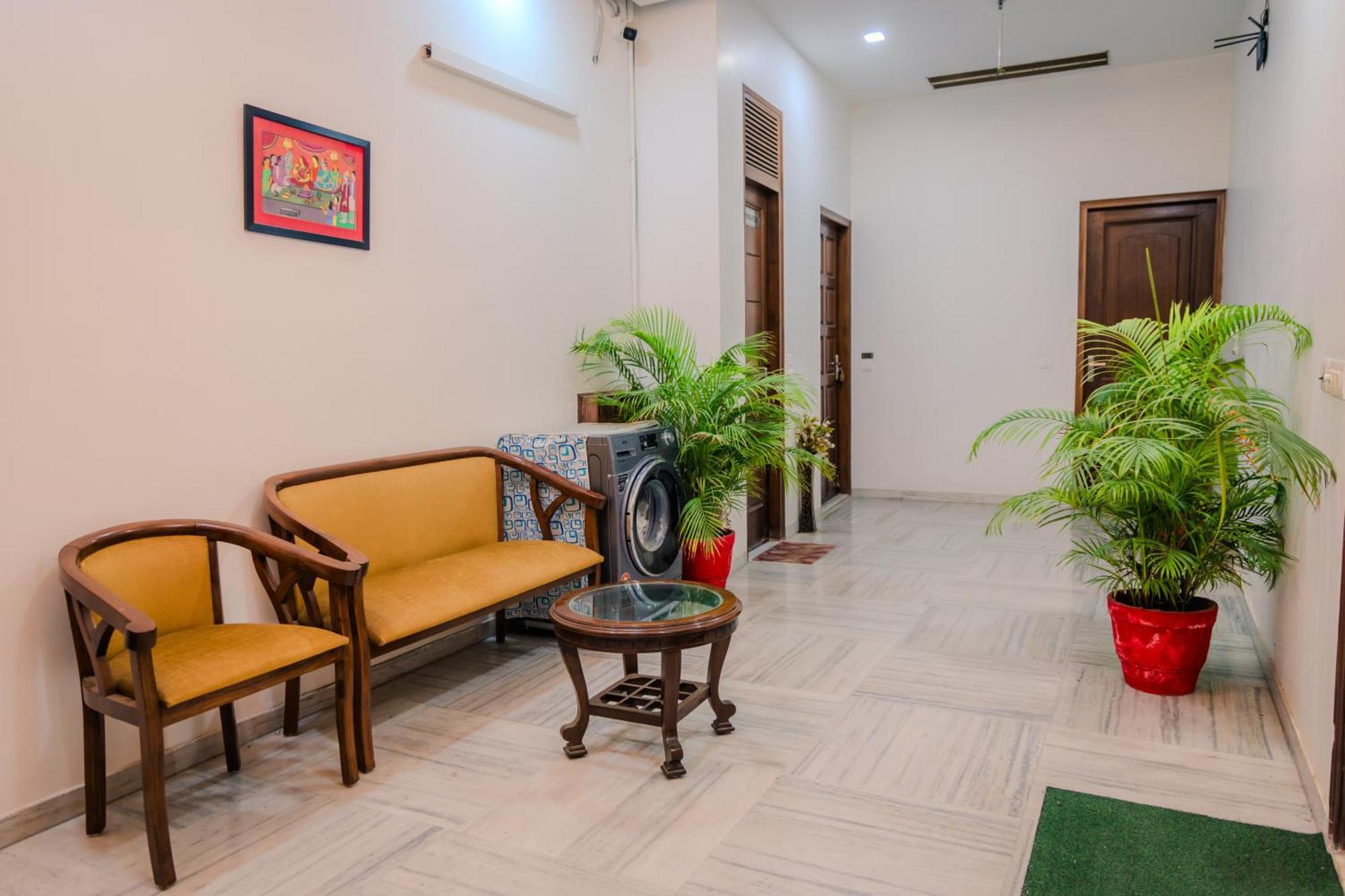 Bed and Breakfast Peepal Tree Residency Near Max Hospital Saket à New Delhi Extérieur photo