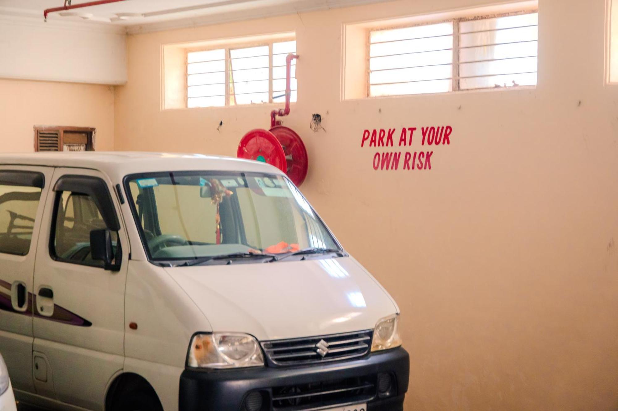Bed and Breakfast Peepal Tree Residency Near Max Hospital Saket à New Delhi Extérieur photo