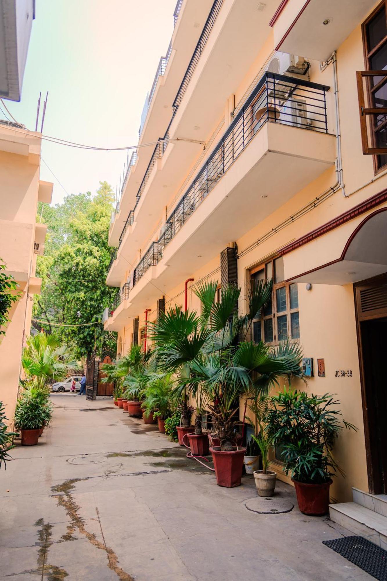 Bed and Breakfast Peepal Tree Residency Near Max Hospital Saket à New Delhi Extérieur photo
