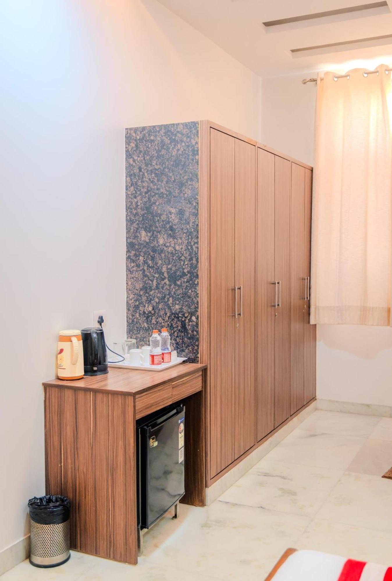 Bed and Breakfast Peepal Tree Residency Near Max Hospital Saket à New Delhi Extérieur photo