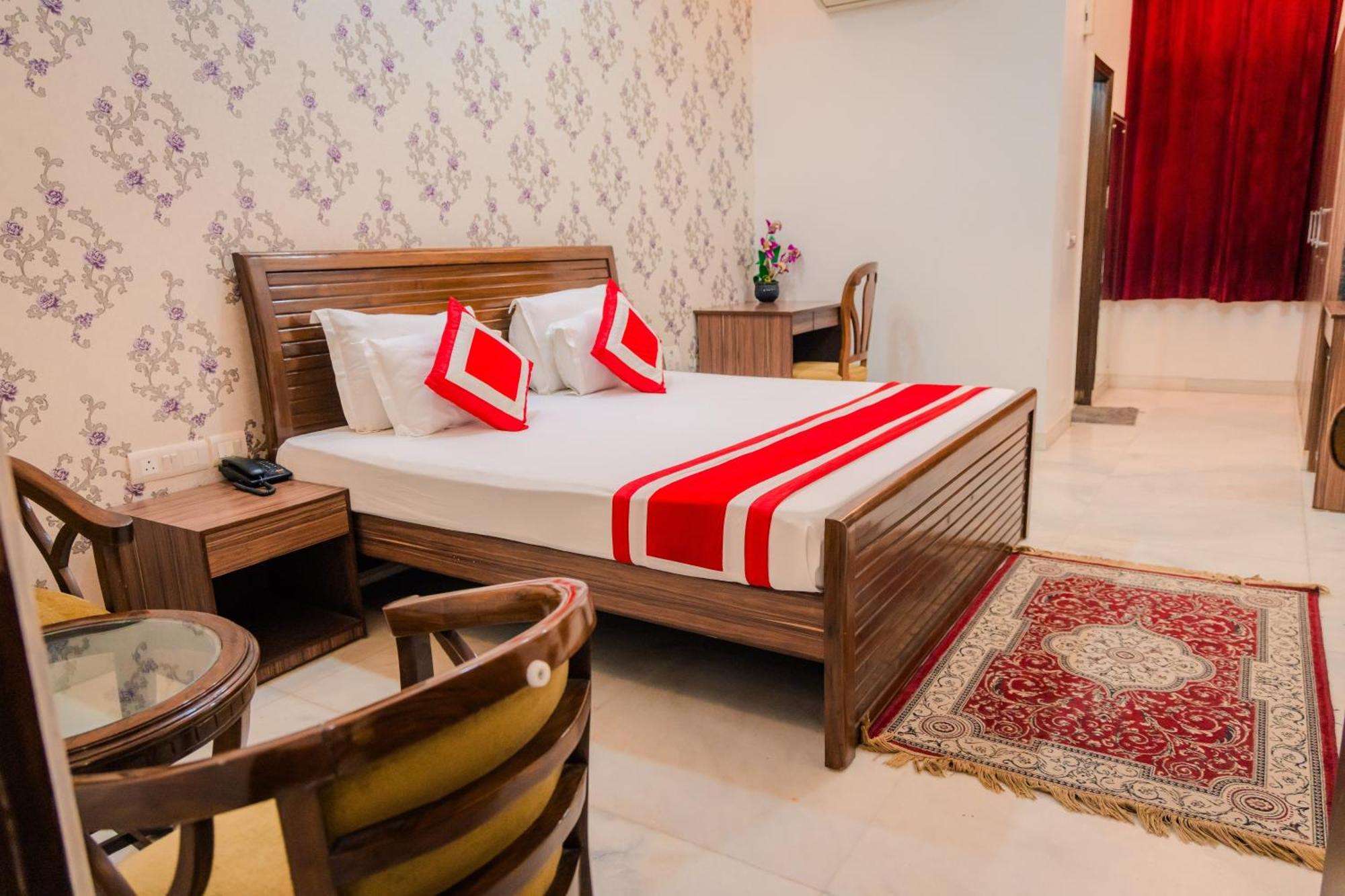 Bed and Breakfast Peepal Tree Residency Near Max Hospital Saket à New Delhi Extérieur photo