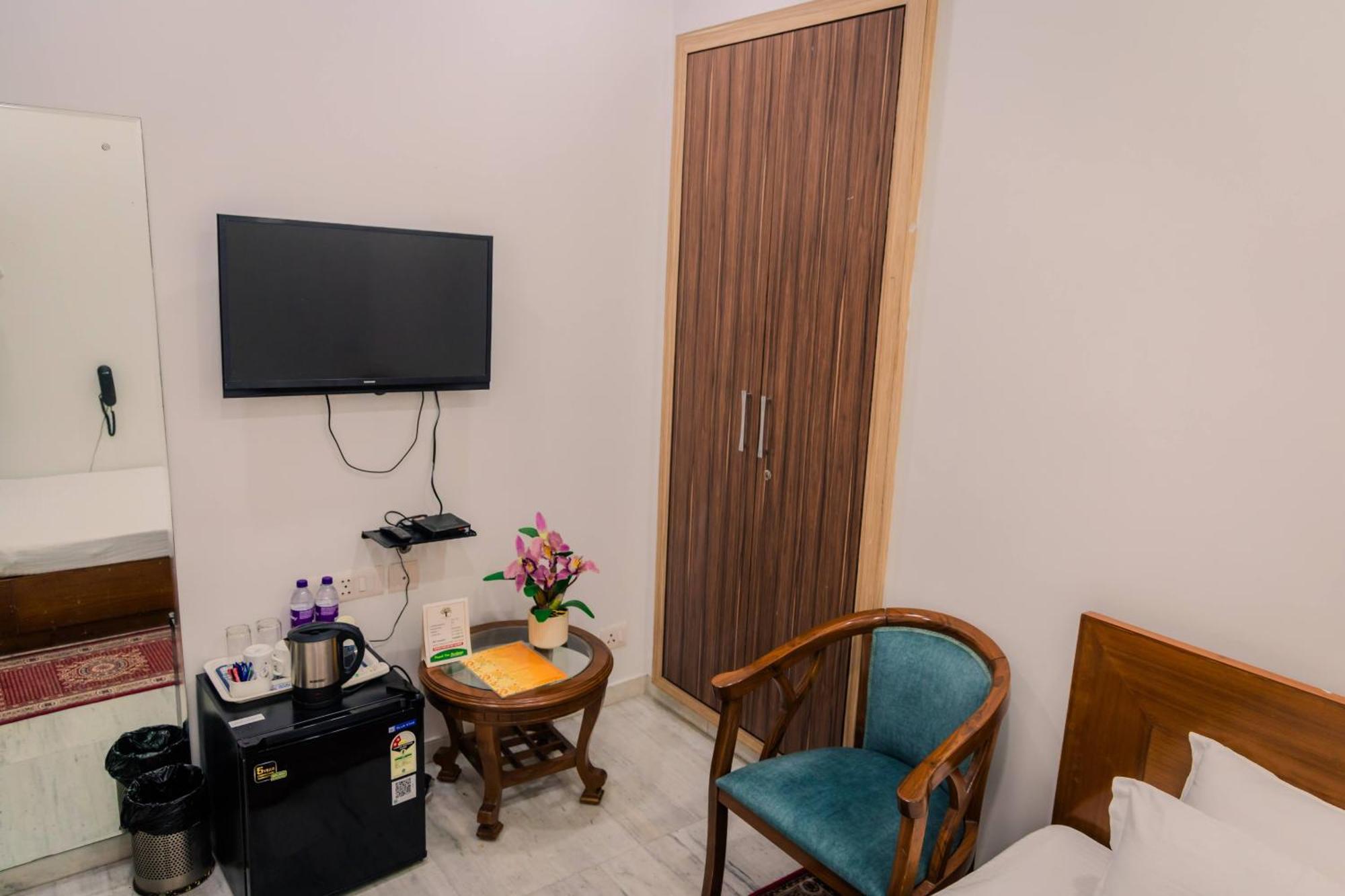 Bed and Breakfast Peepal Tree Residency Near Max Hospital Saket à New Delhi Extérieur photo