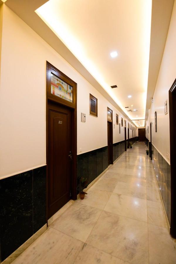 Bed and Breakfast Peepal Tree Residency Near Max Hospital Saket à New Delhi Extérieur photo