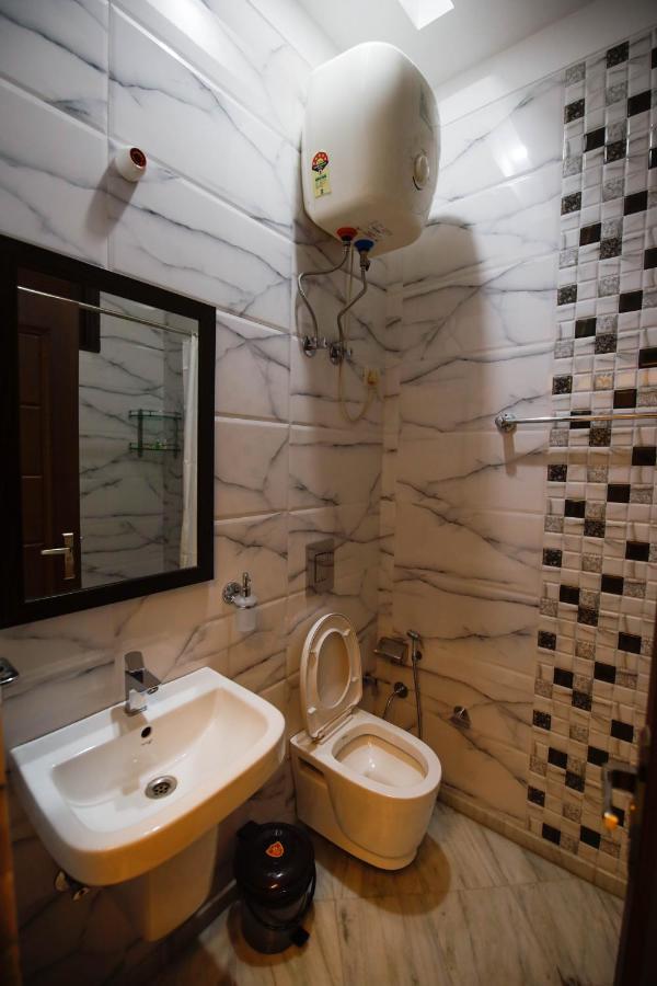 Bed and Breakfast Peepal Tree Residency Near Max Hospital Saket à New Delhi Extérieur photo